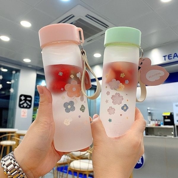 Bình nước thủy tinh có dây dâu hoa 009 CC45