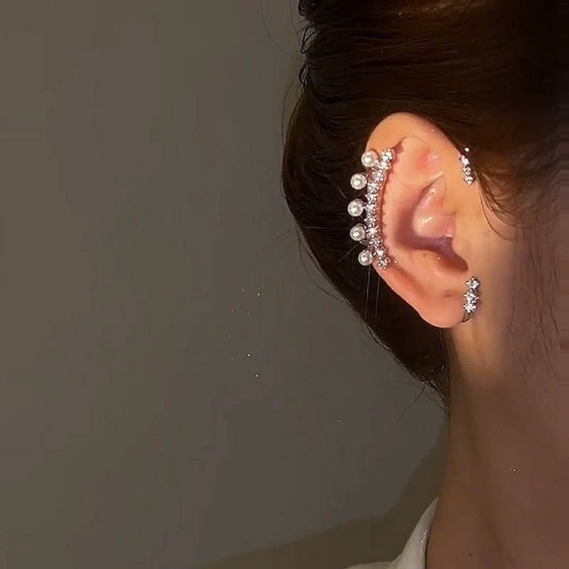 1 chiếc móc vành đá ngọc 53