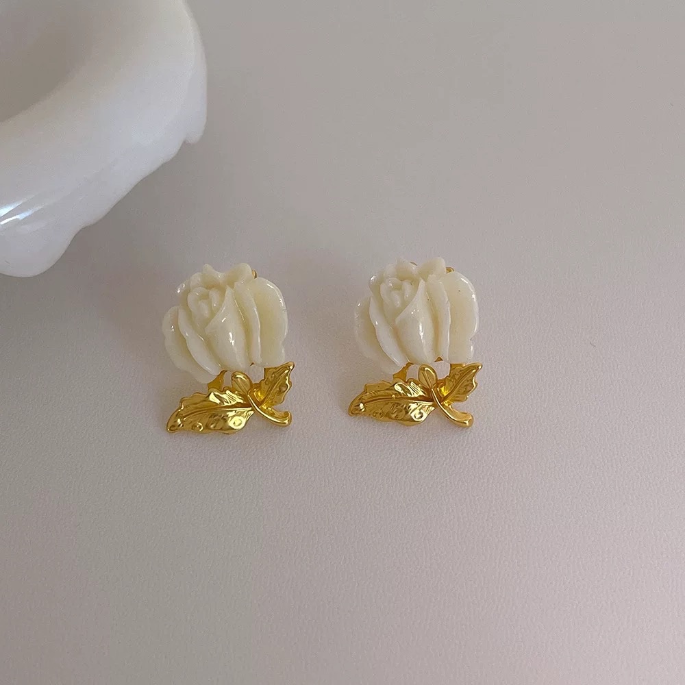 Bông tai hoa hồng trắng 1205