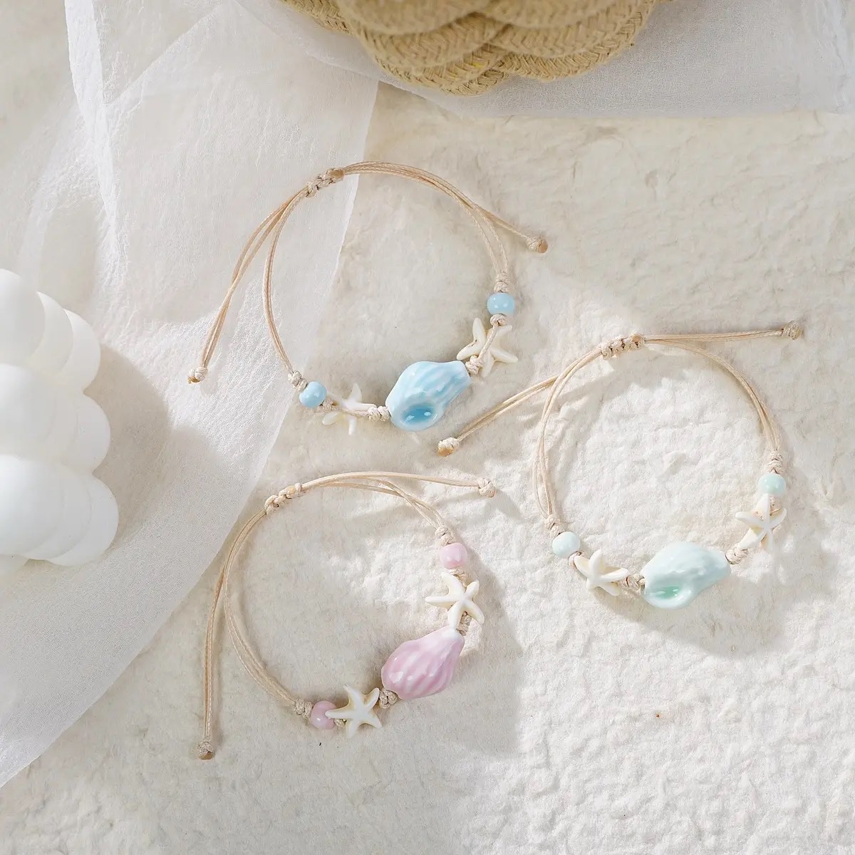 Vòng tay đan charm ốc biển 163