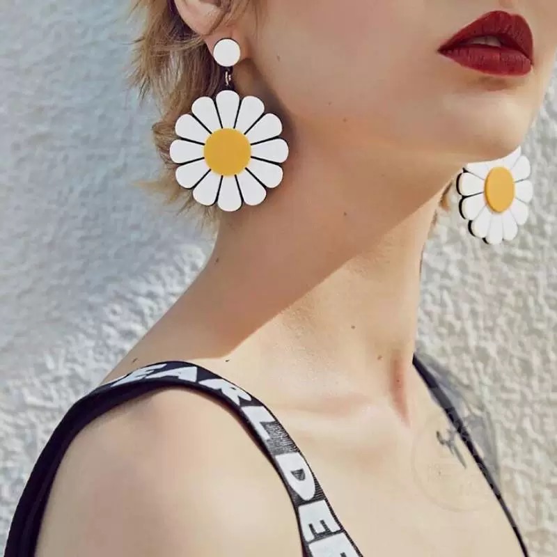 Bông tai nhựa hoa cúc lớn 1092