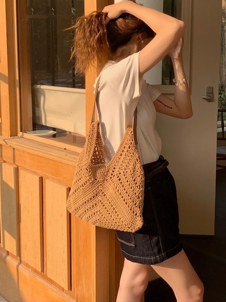 Túi đan thêu nâu quai hạt 172