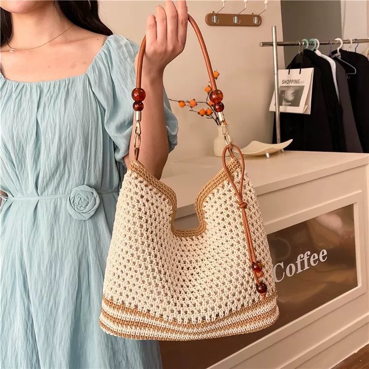 Túi xách đan thêu quai hạt gỗ 173