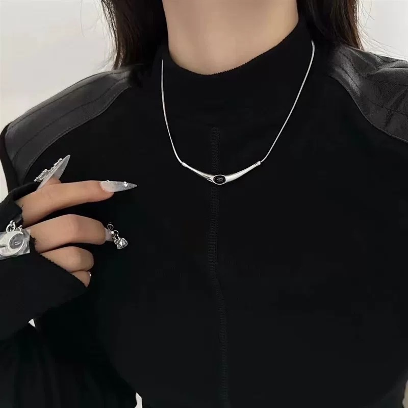 Vòng cổ titan metal hạt đen 974