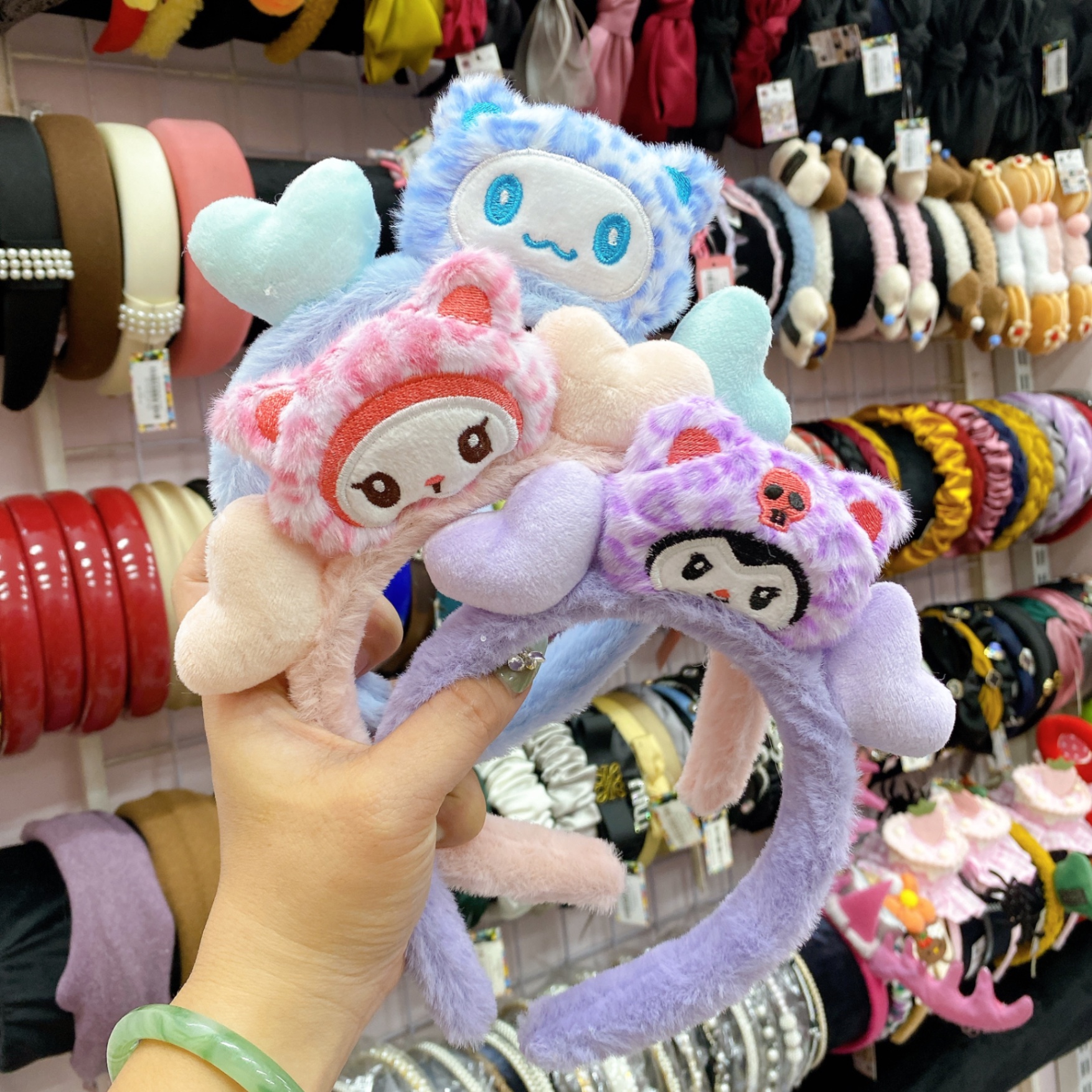 Cài bông sanrio tim 1288