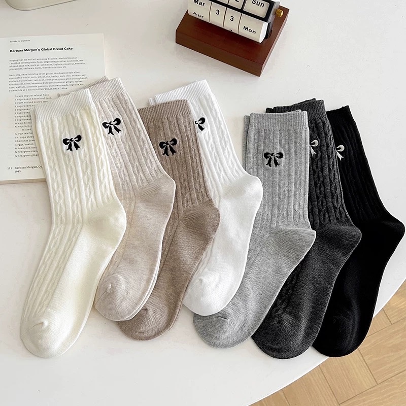 Tất cao cổ thêu nơ 1005