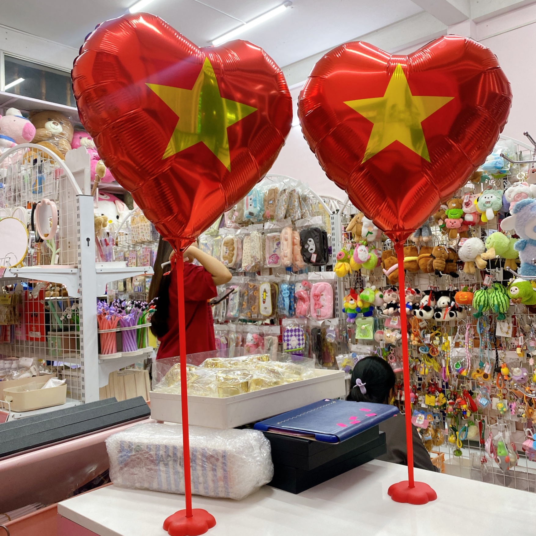 Bóng trái tim Việt Nam kèm đế đứng 1598