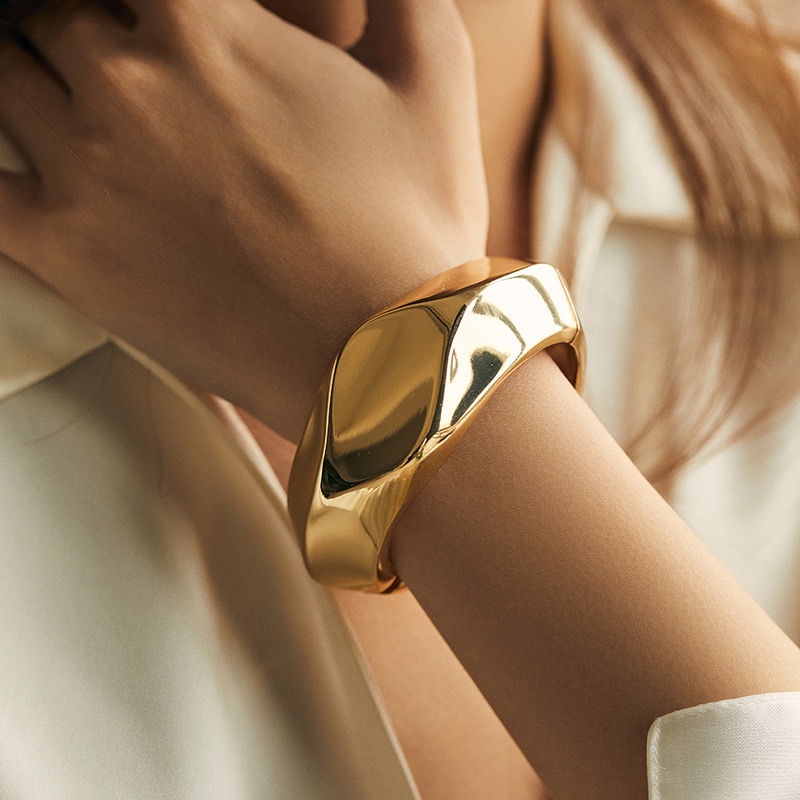 Vòng tay nhựa giả metal 181