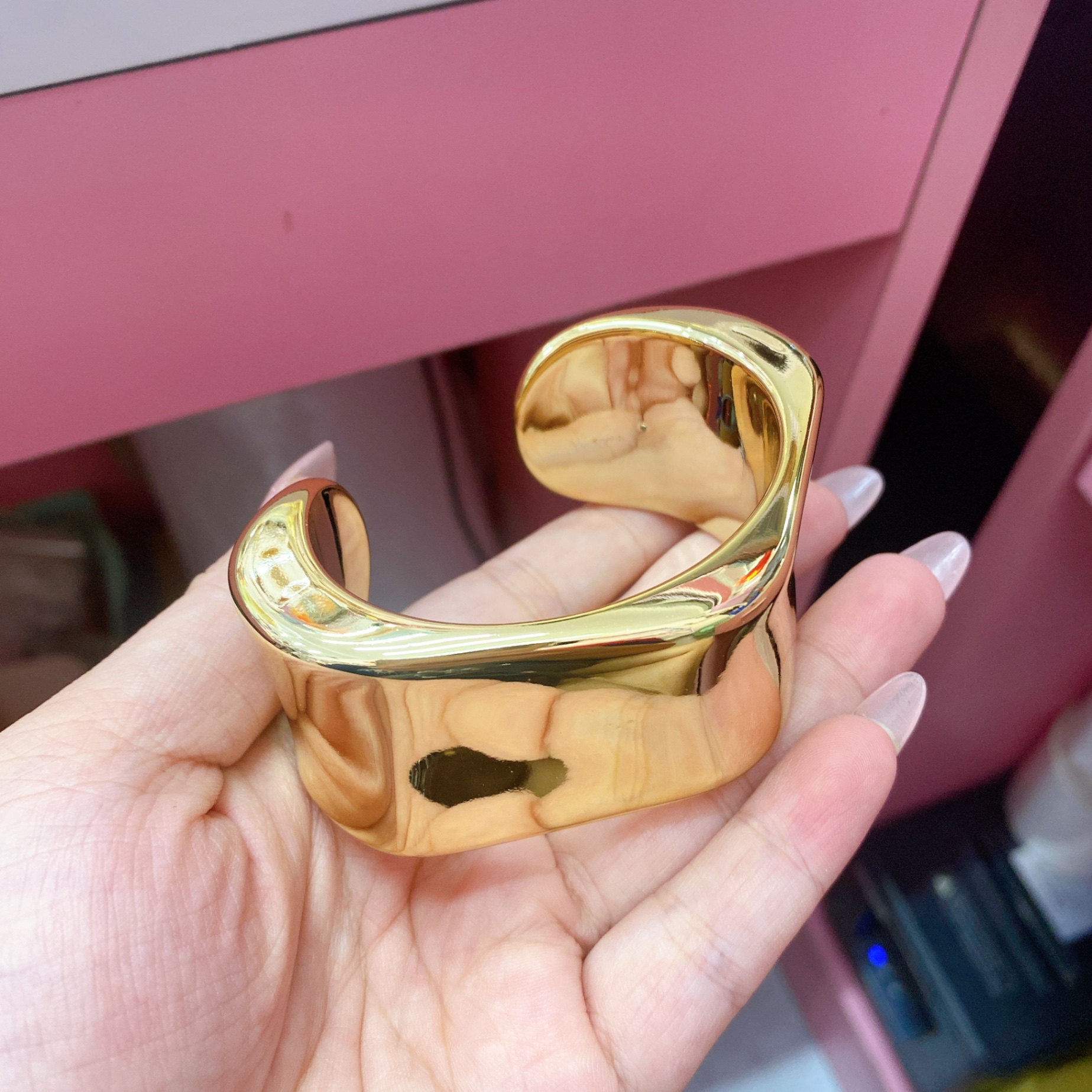 Vòng tay nhựa giả metal 175