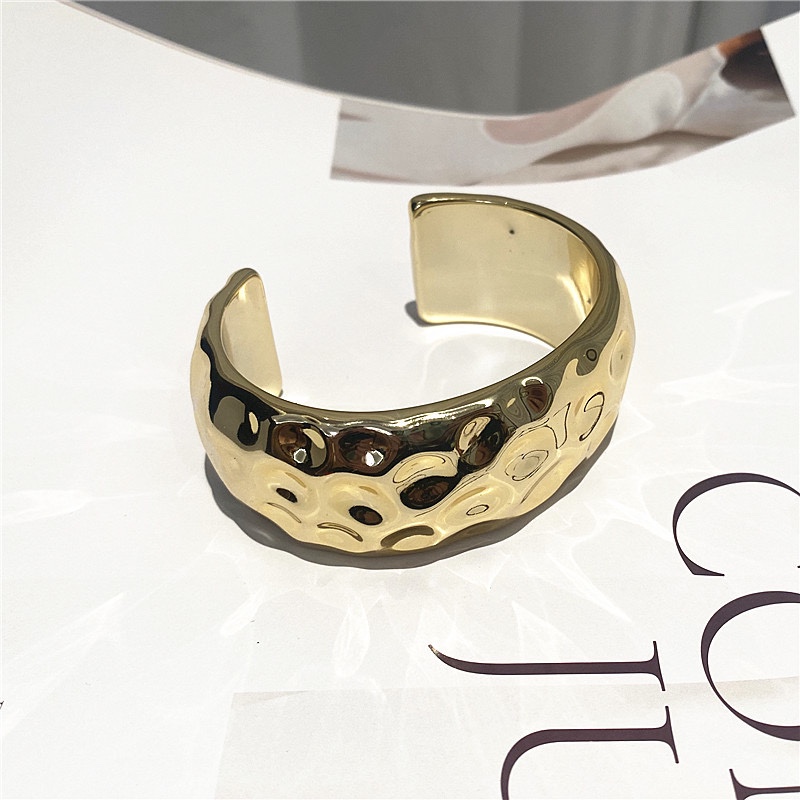 Vòng tay nhựa giả metal 179