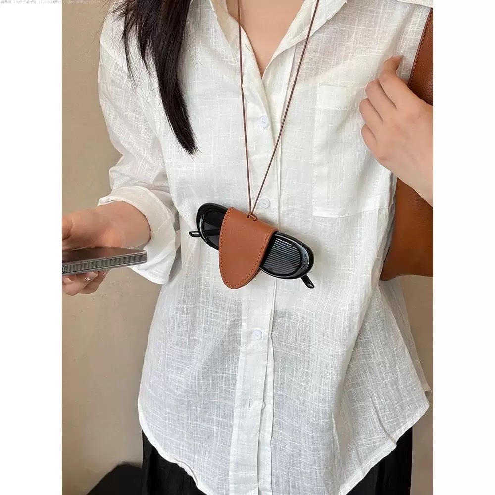 Vòng cổ tam giác đeo kính 947