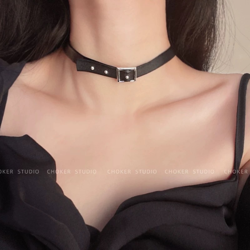 Choker da lộn khoá vuông 143