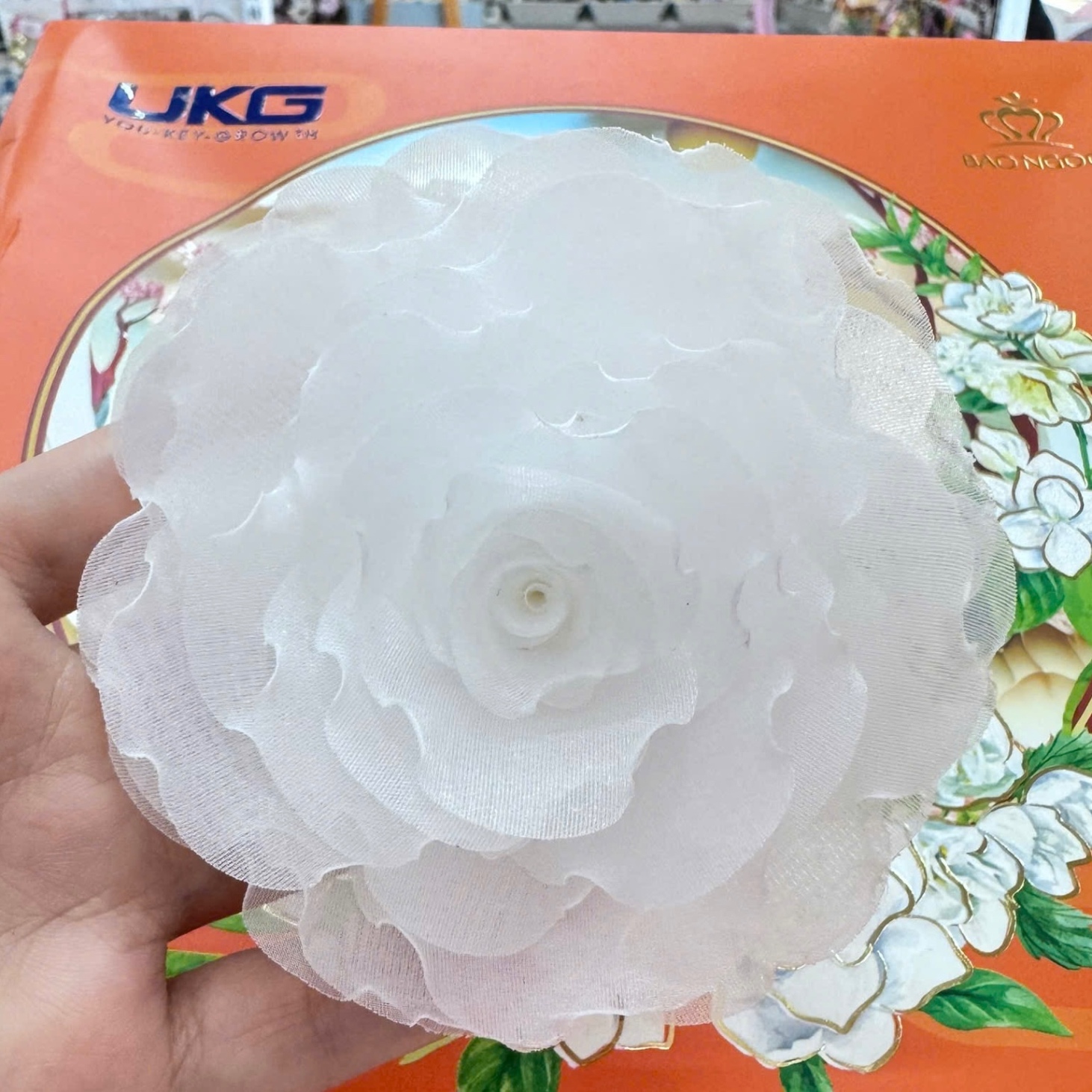 Cài áo hoa lụa Voan trắng tinh 607