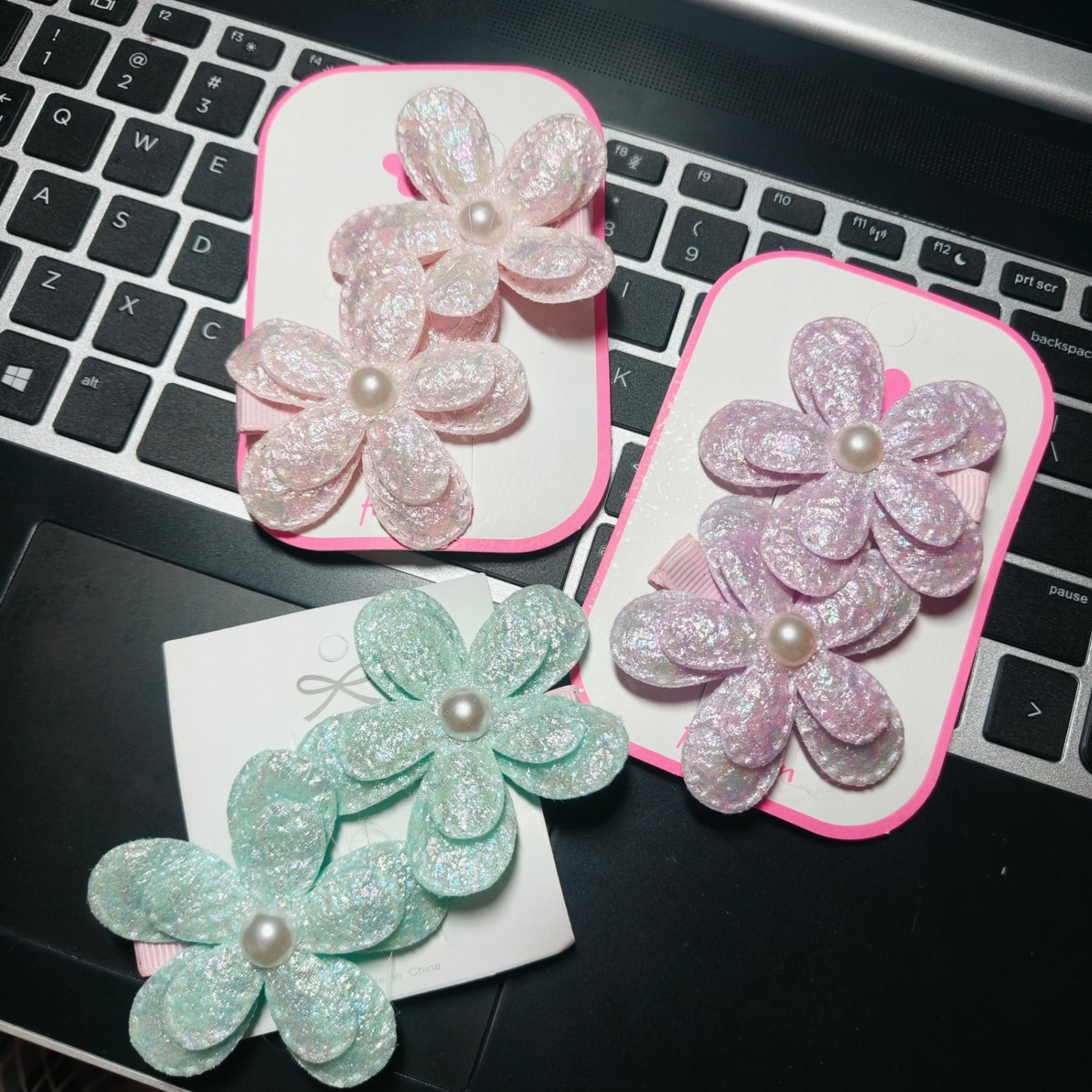 Set 2 kẹp mỏ vịt hoa xốp 1679