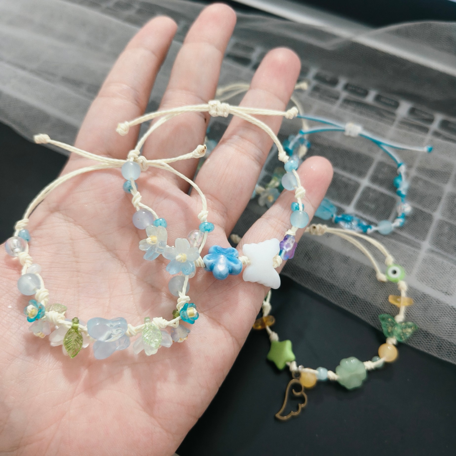 Vòng tay thắt hạt hoa bướm 192
