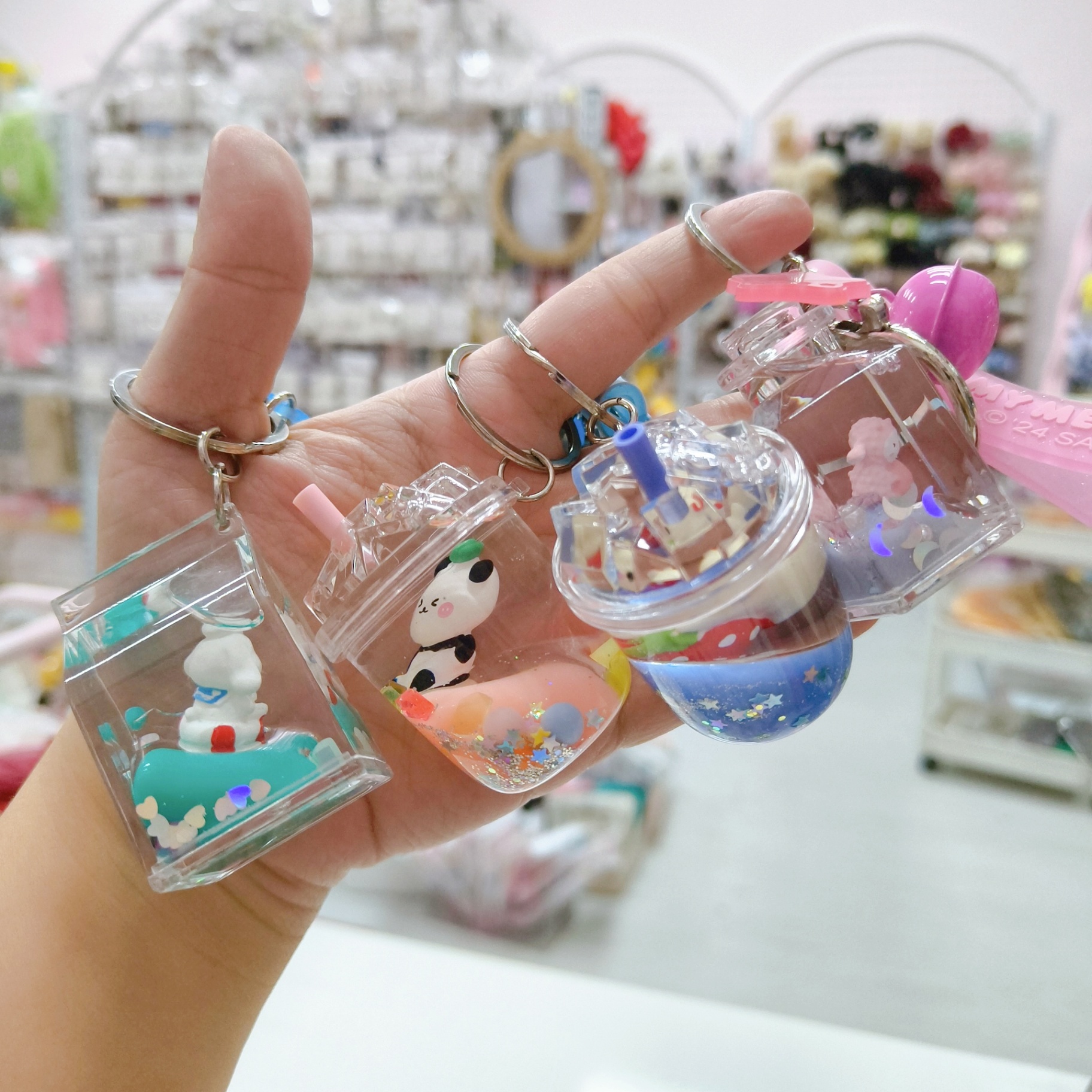 Móc khoá nước ly nước 899