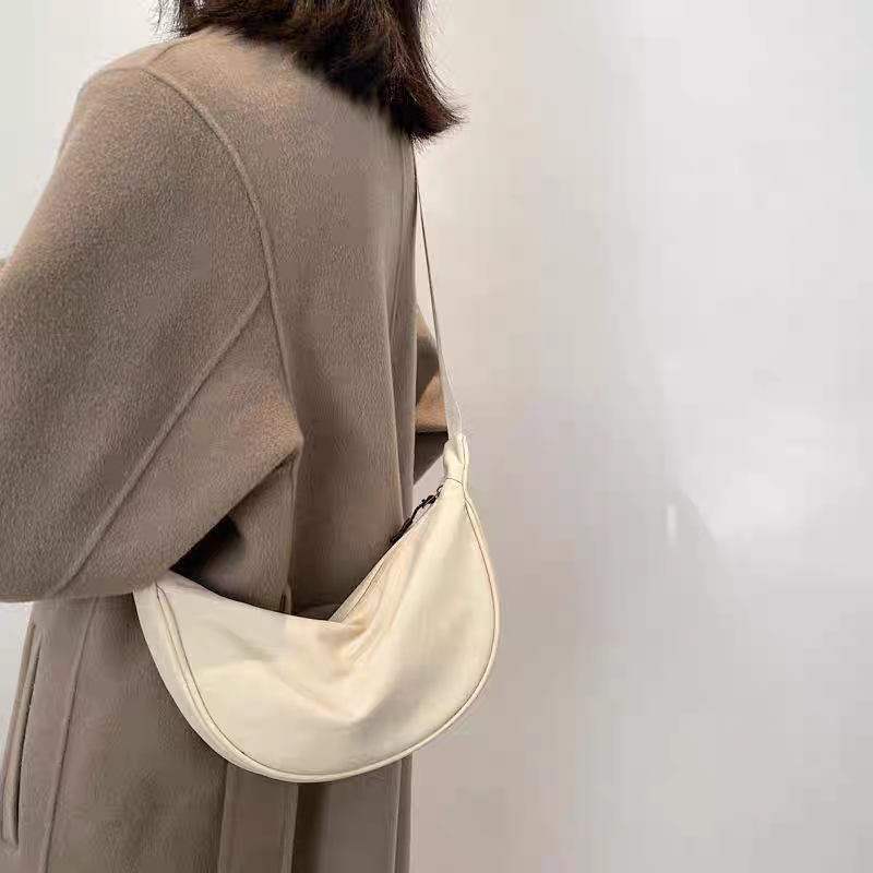 Túi đeo chéo bầu kem 992