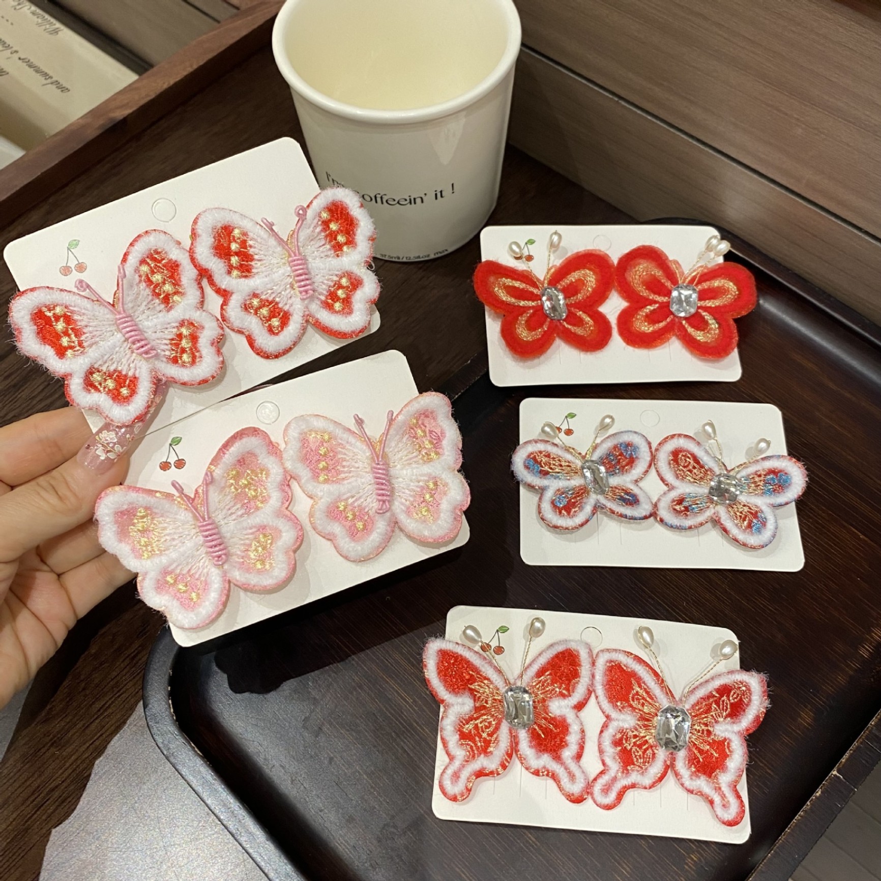 Set 2 kẹp bướm đỏ thêu 1870