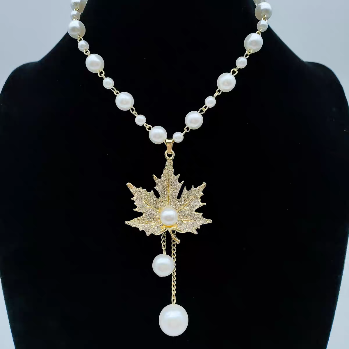 Vòng cổ ngọc dài lá phong 1016