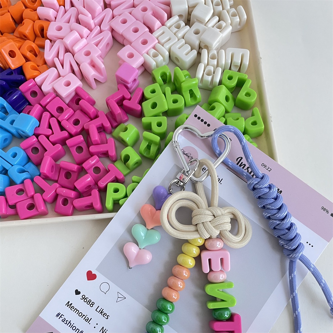 Charm chữ có lỗ xỏ lớn 1891