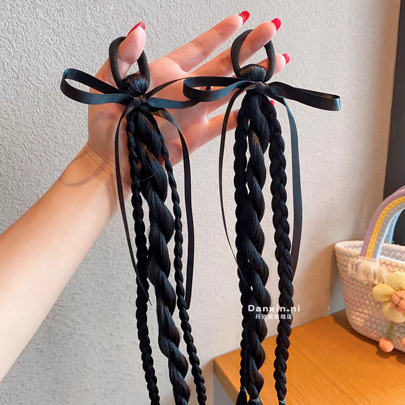 Set 2 cột tóc giả đen nơ 1889