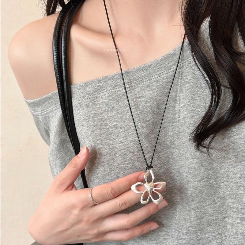 Vòng cổ mặt hoa 220