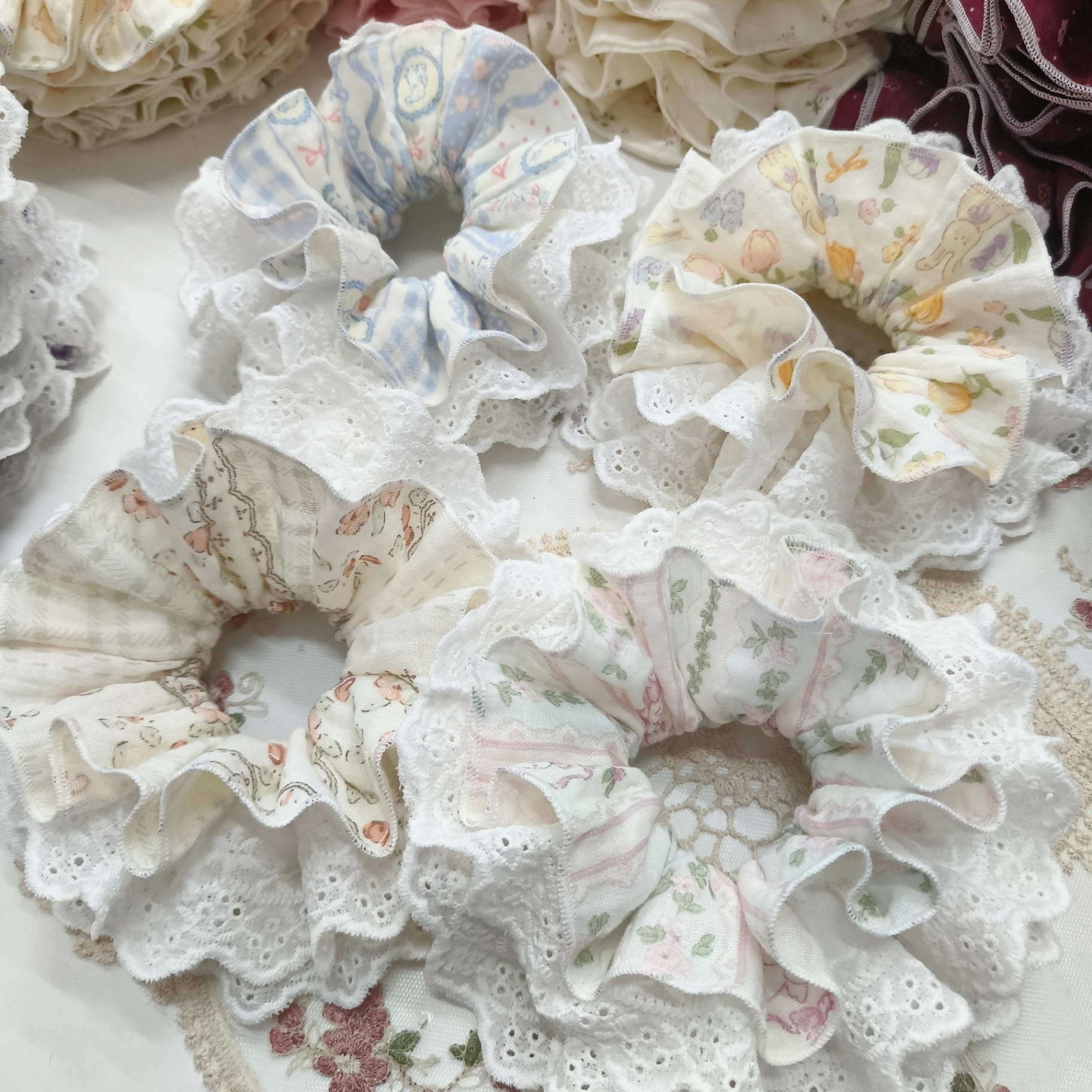 Cột scrunchies 4 lớp ren hoa thô 4837