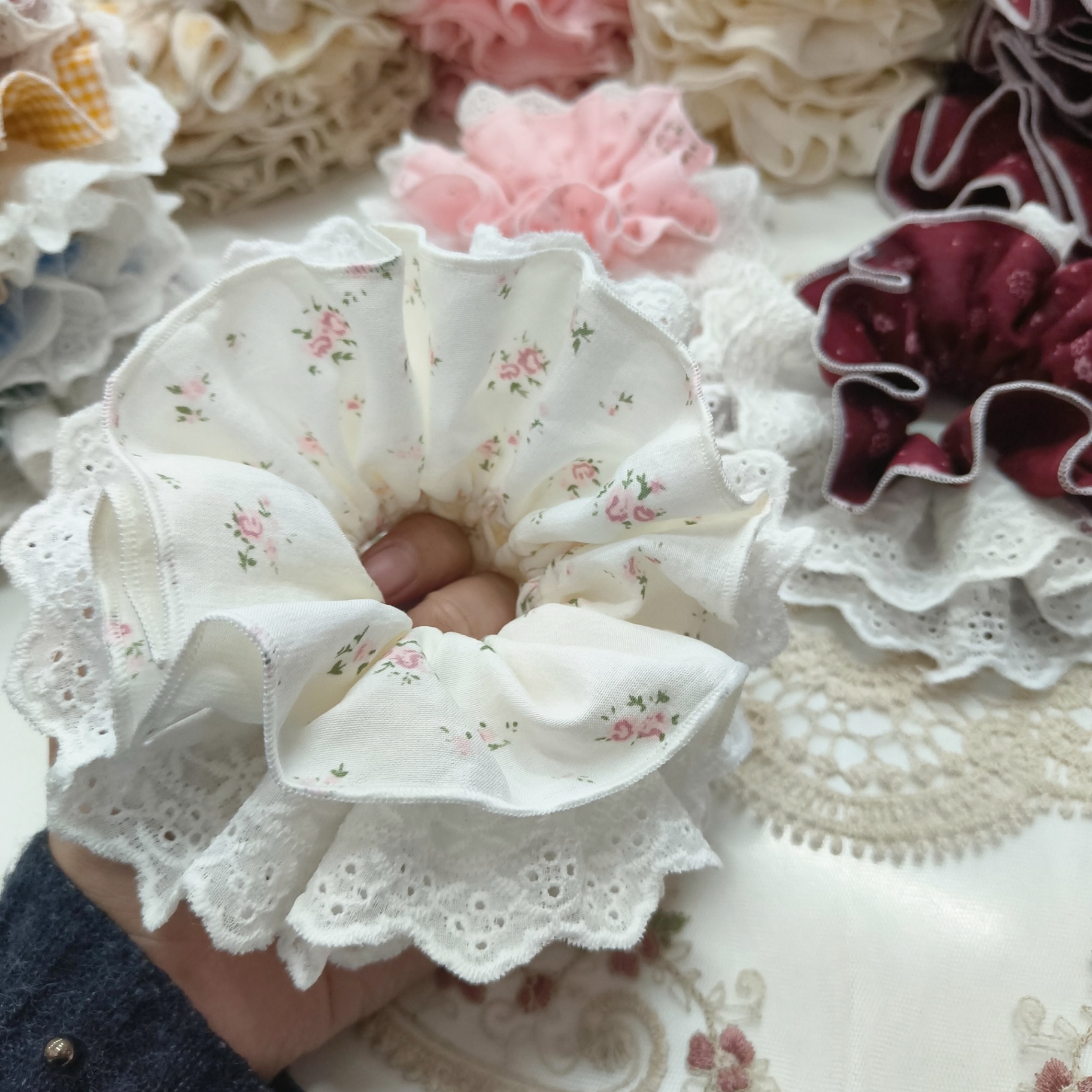 Cột scrunchies 4 lớp ren hoa đũi 4836