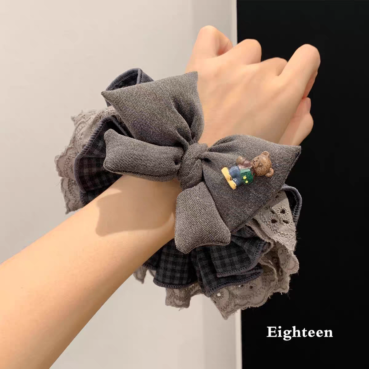 Cột scrunchies 4 lớp nơ bông phồng xám 4908
