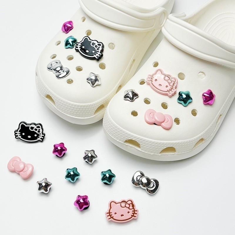 Set charm dép cross sz198 hello kitty sao