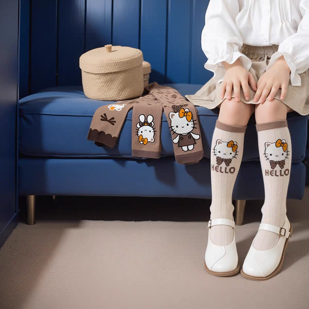 Tất cao bắp chân bé hello kitty nâu 1811