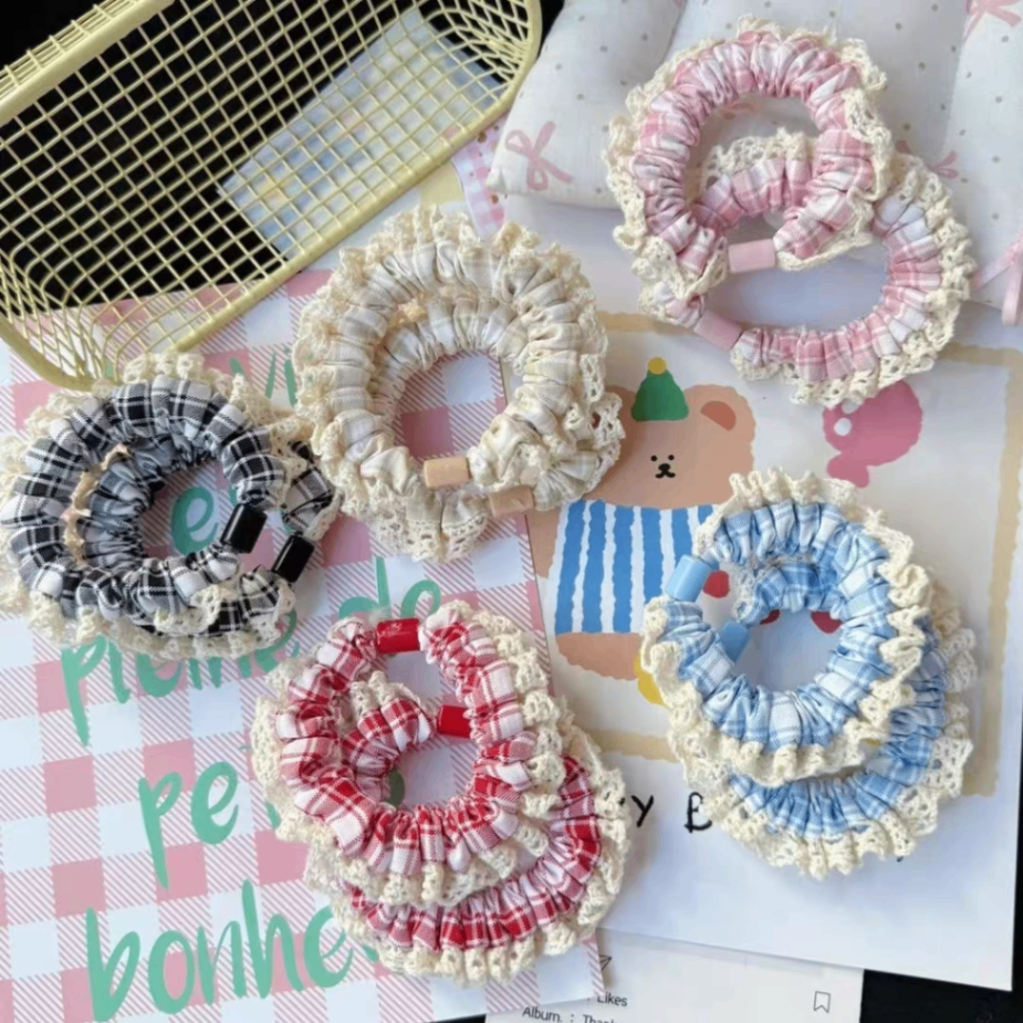Set 2 cột scrunchies nhỏ caro viền bèo ren 4987