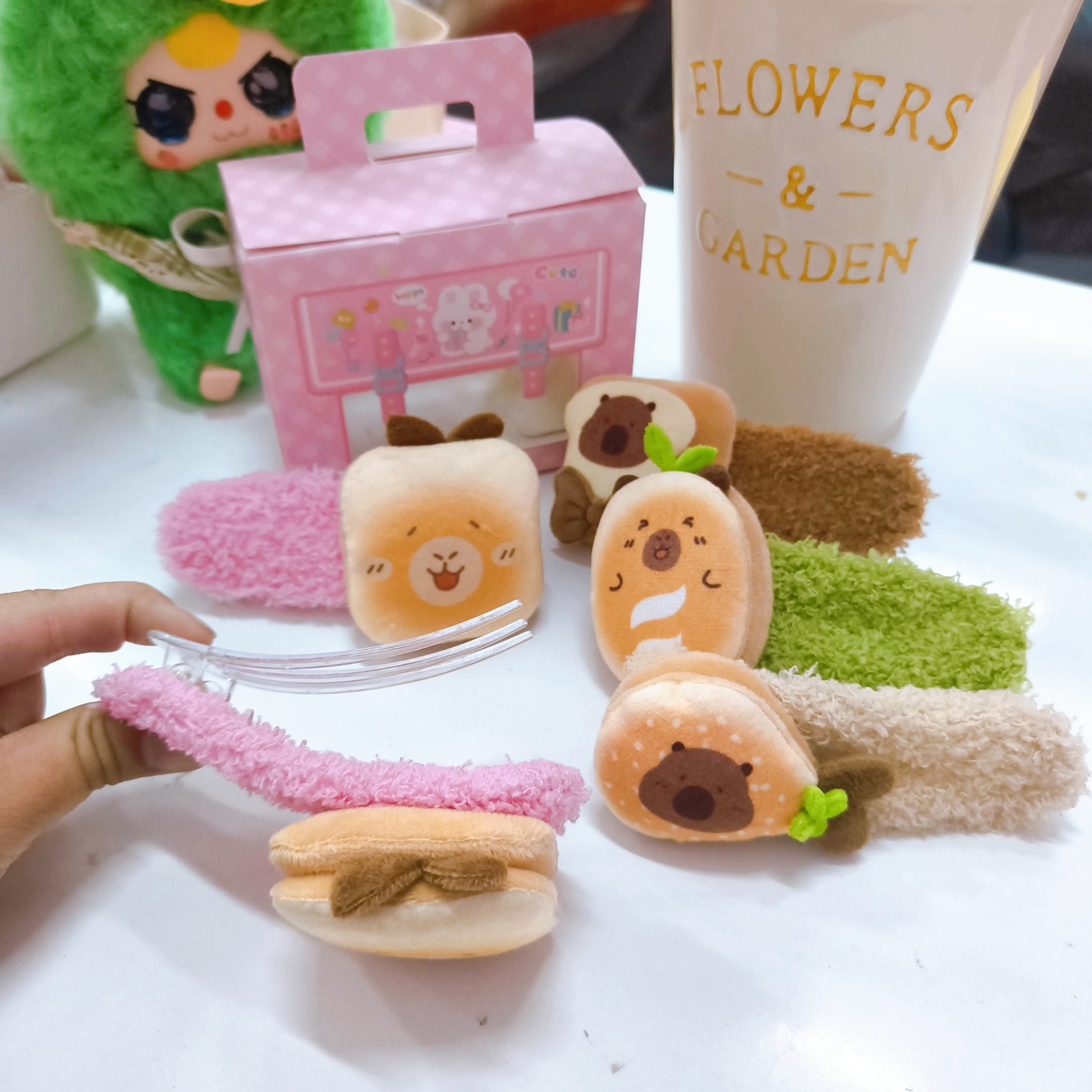 Kẹp mỏ vịt ngang bông lớn capybara bánh mì 5019