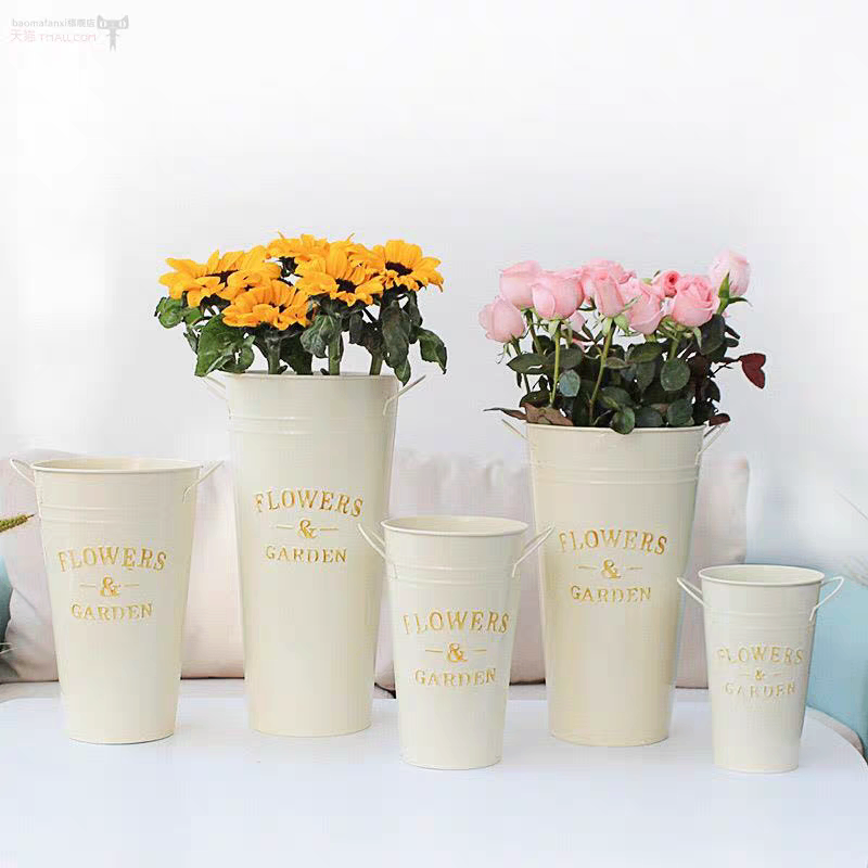 Chậu hoa decor sắt màu kem 20cm 083