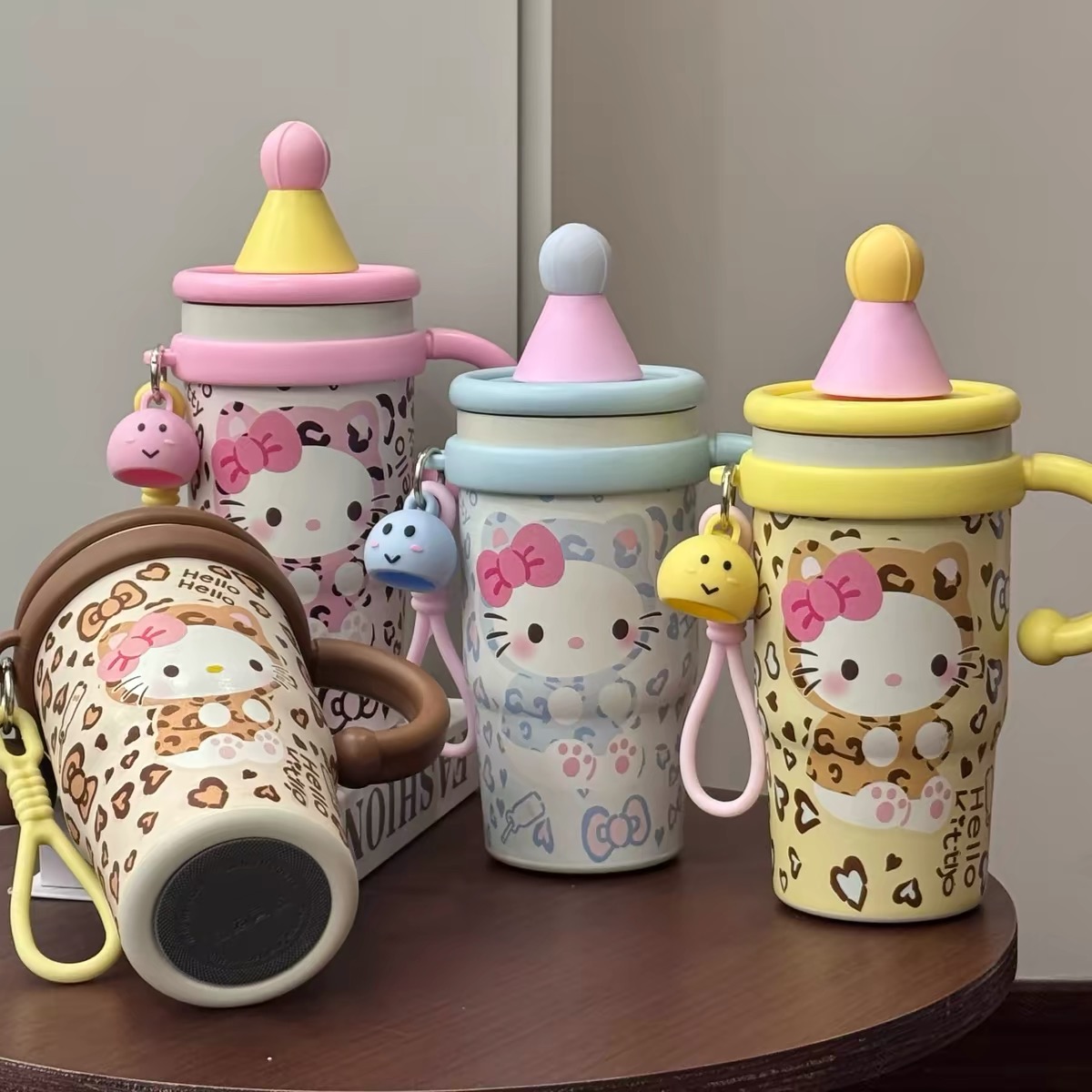 Bình nước giữ nhiệt chóp hello kitty 331