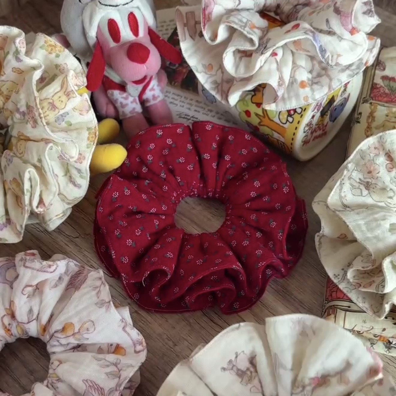 Cột scrunchies 2 lớp hoa thô 5114