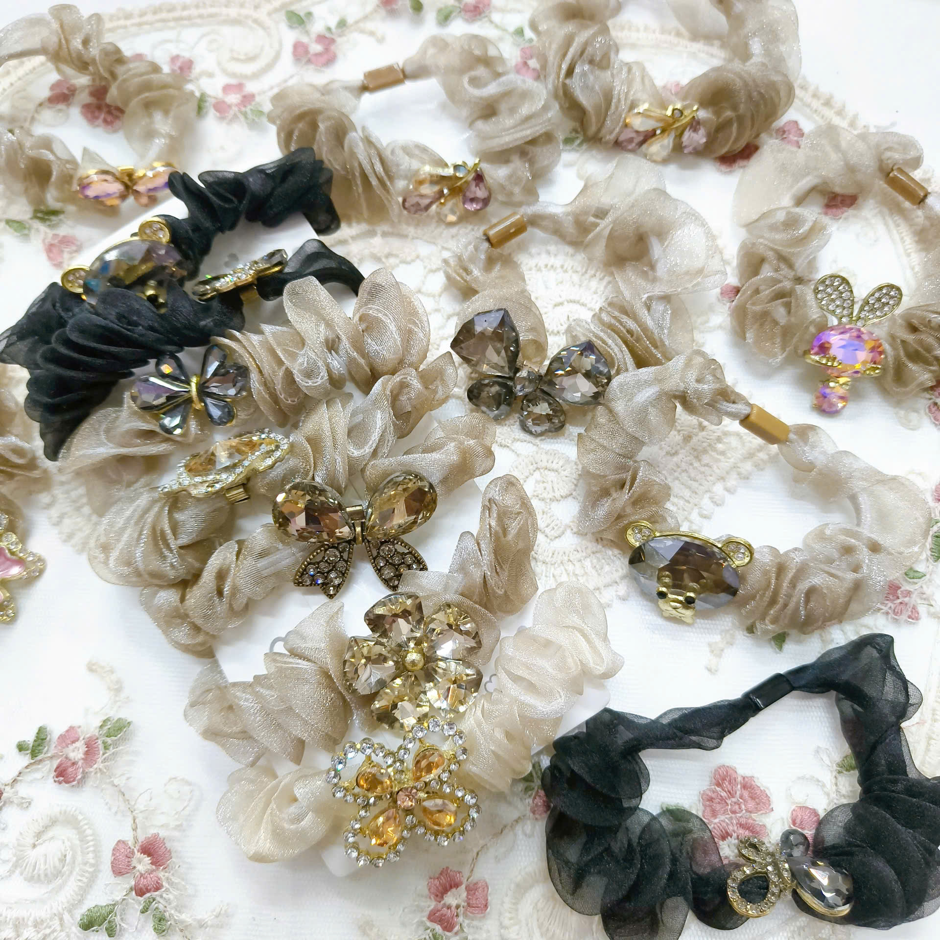Cột scrunchies voan charm đá 139
