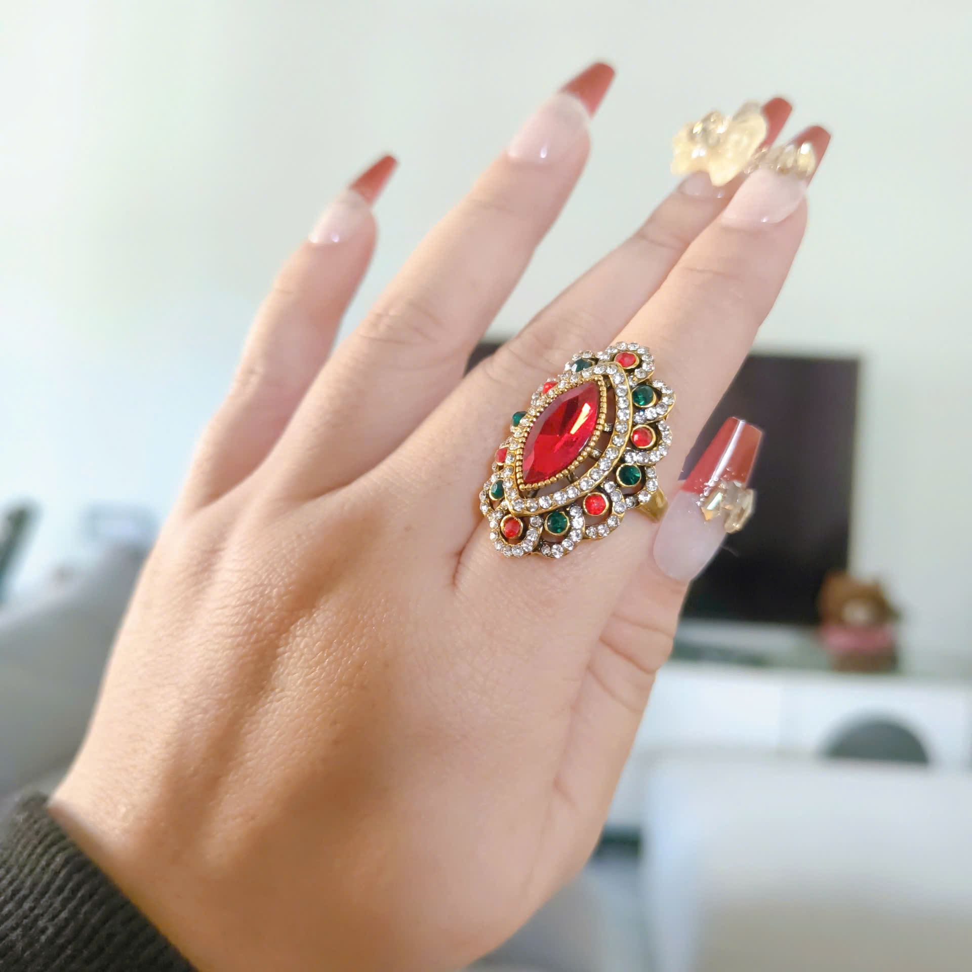Nhẫn nước cổ lớn đá đỏ 343
