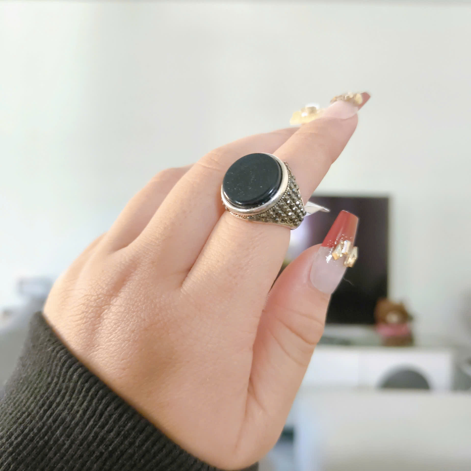 Nhẫn nước cổ tròn đen 339