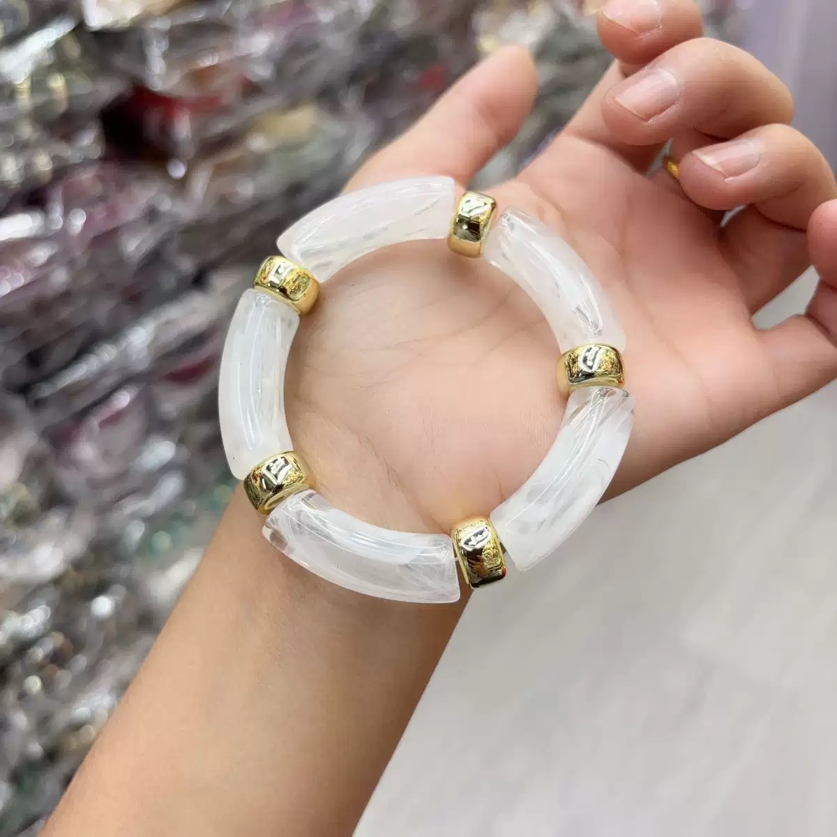 Vòng tay chuỗi cong trắng 220
