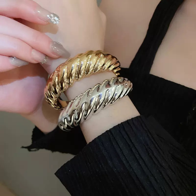 Vòng tay giả metal xoắn tròn 211