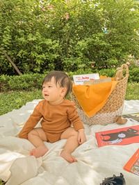 Lợi ích tuyệt vời ba mẹ nhận được khi đem sách đi du lịch cùng con