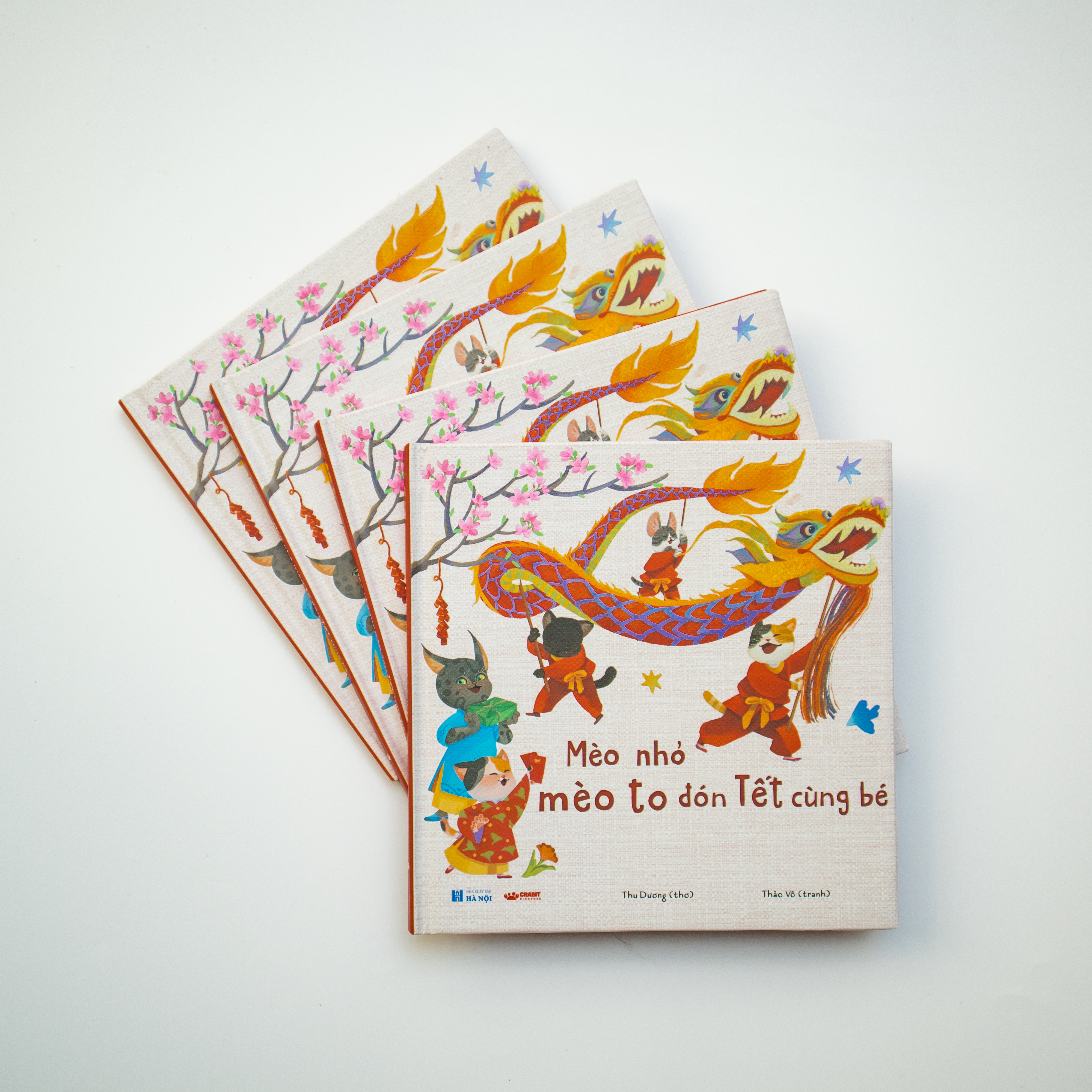 Mèo nhỏ mèo to đón Tết cùng bé