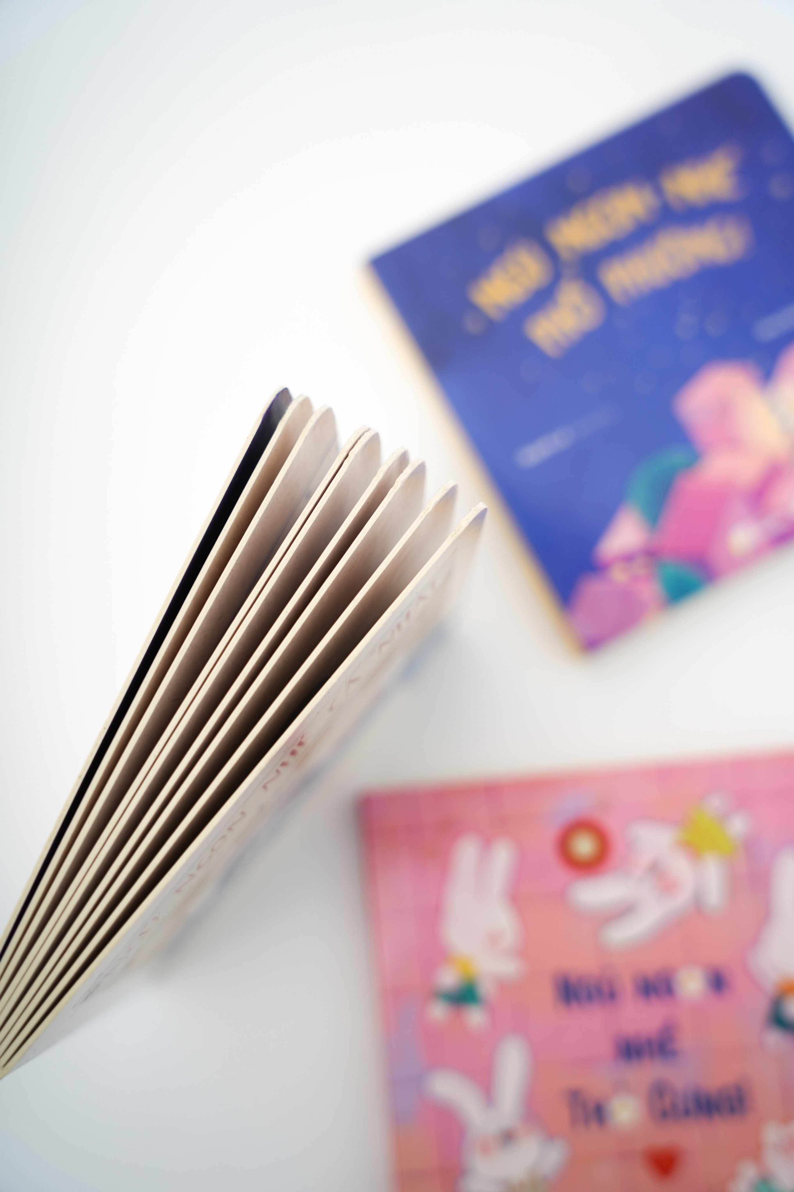 Bộ sách phát triển trí não, giúp bé chơi ngoan ngủ ngoan