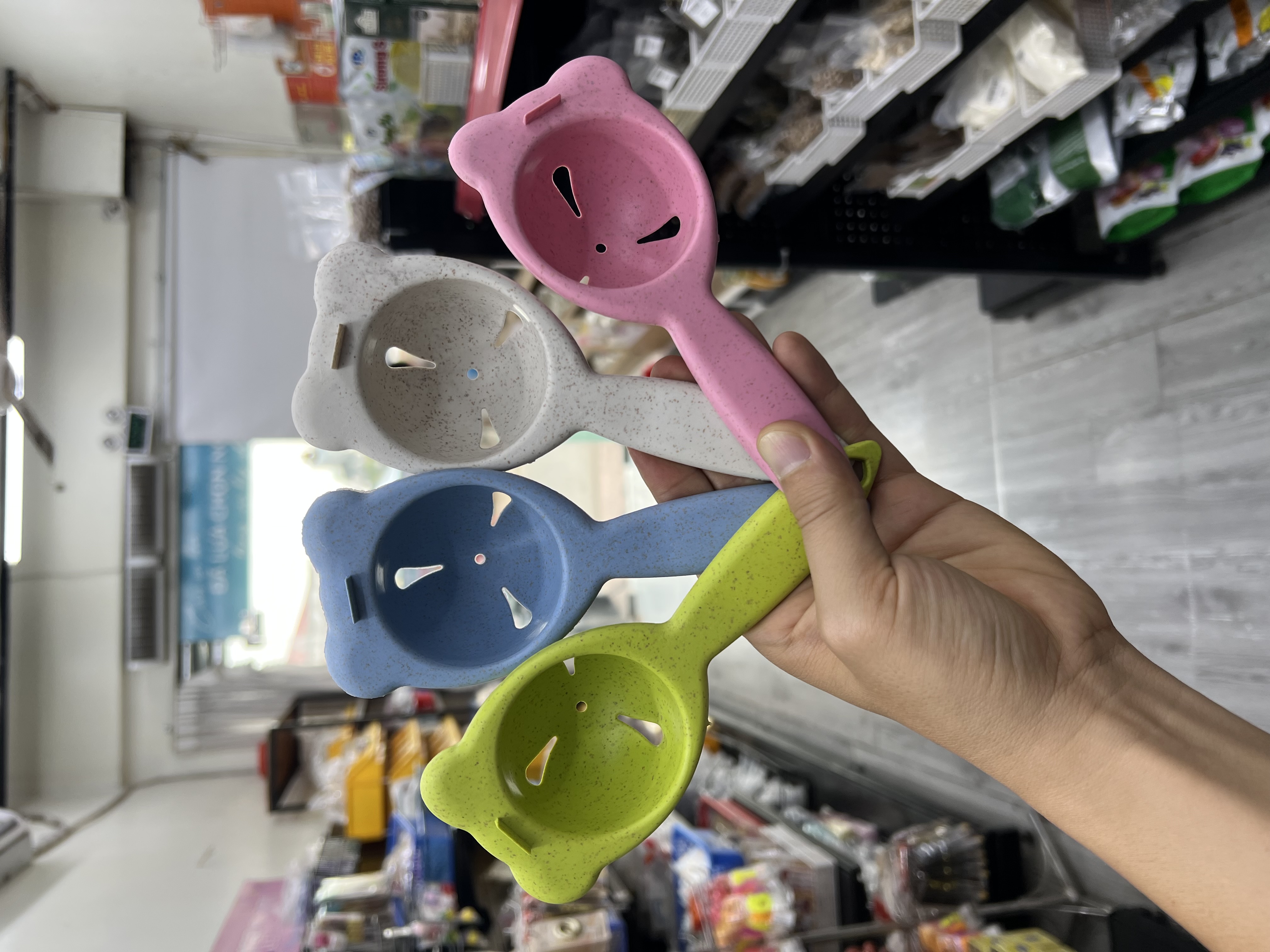 Dụng cụ tách lòng trắng trứng size to