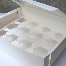 Hộp Cupcake Trắng - 12 Bánh