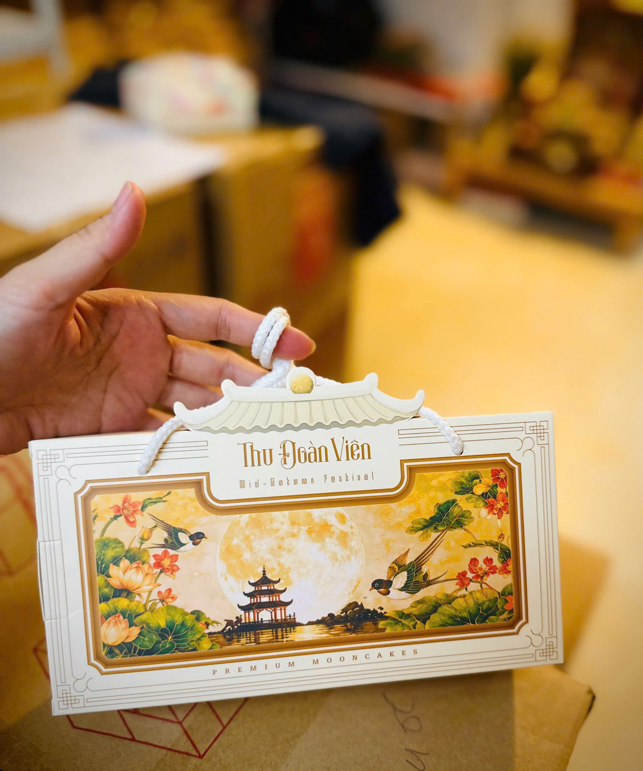 Hộp Trung Thu 2B Hoa Súng (1 Hộp + 2 Dây trắng) - 1c