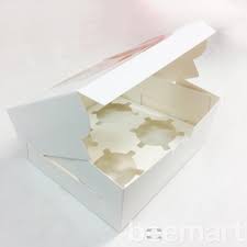 Hộp cupcake trắng - 4 bánh