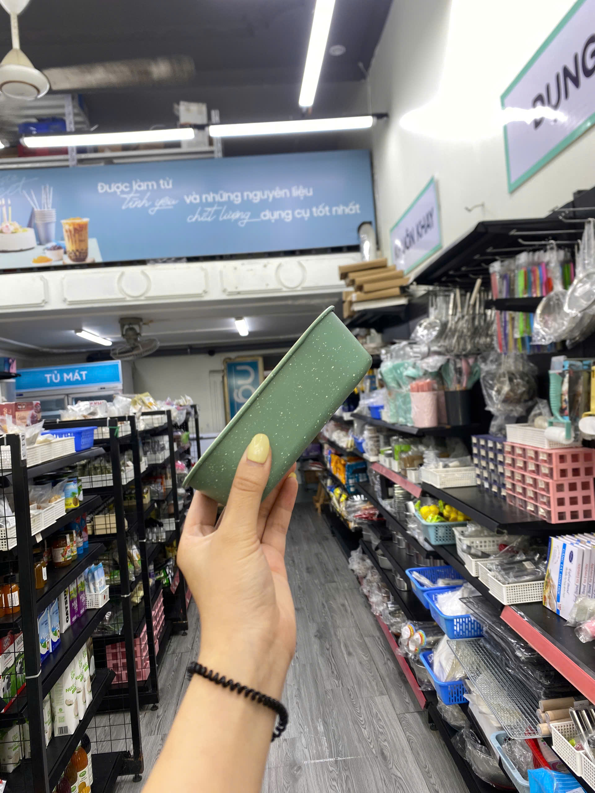 Khuôn Oval xanh phủ chống dính 7*14,5cm