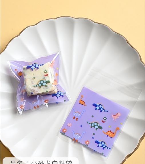 Set 100 túi bánh quy dán 7*7+3 - khủng long